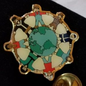 Vintage PINCENTIVES Children of the World